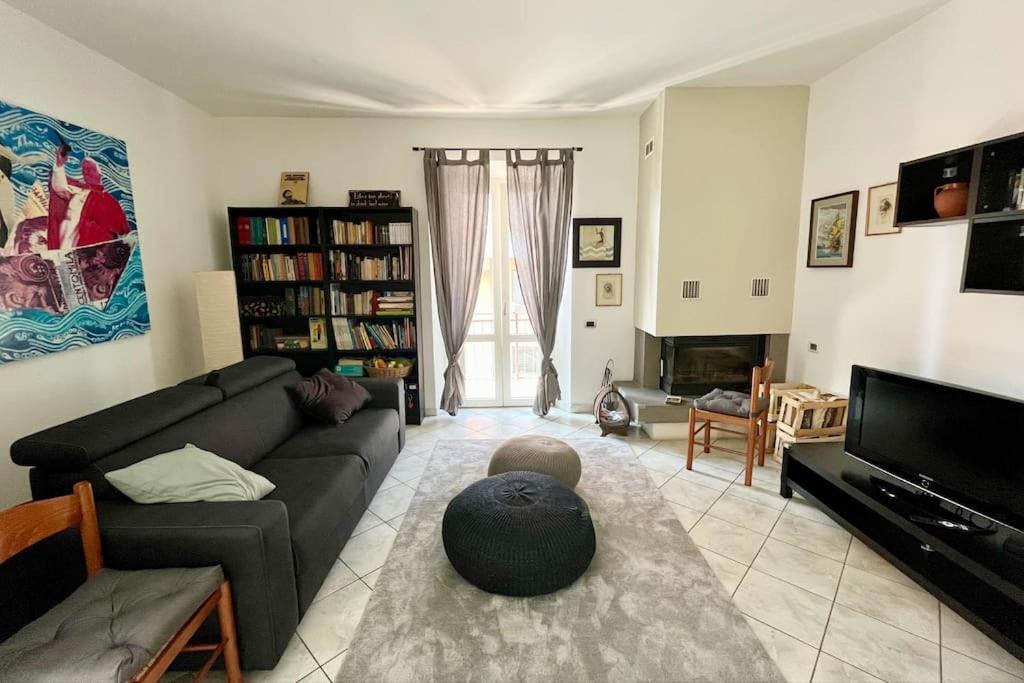 Una televisión o centro de entretenimiento en In Via Gorizia dalla Fra