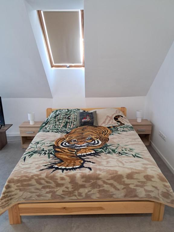 A bed or beds in a room at Atkacs Home