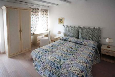 Ένα ή περισσότερα κρεβάτια σε δωμάτιο στο La Finestra Su Roma