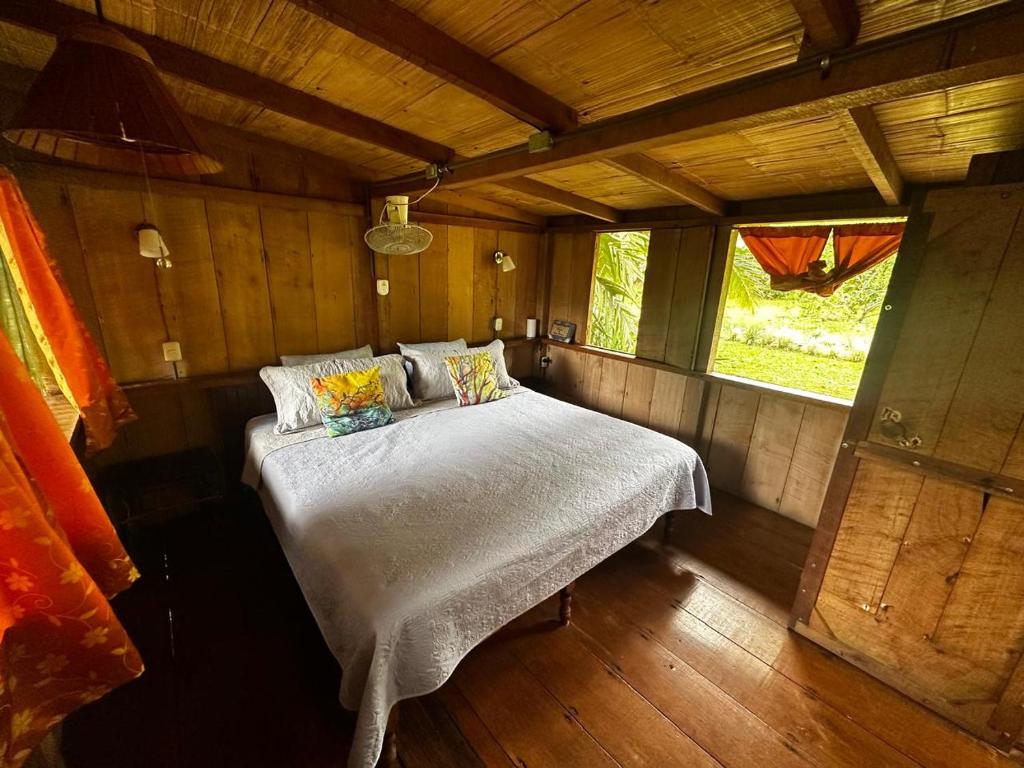 Postel nebo postele na pokoji v ubytování Casa Rio Blanco Eco Friendly B&B