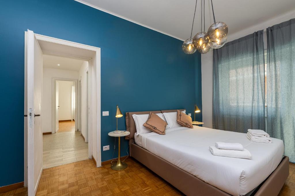 Postel nebo postele na pokoji v ubytování Presidential Vatican Palace II