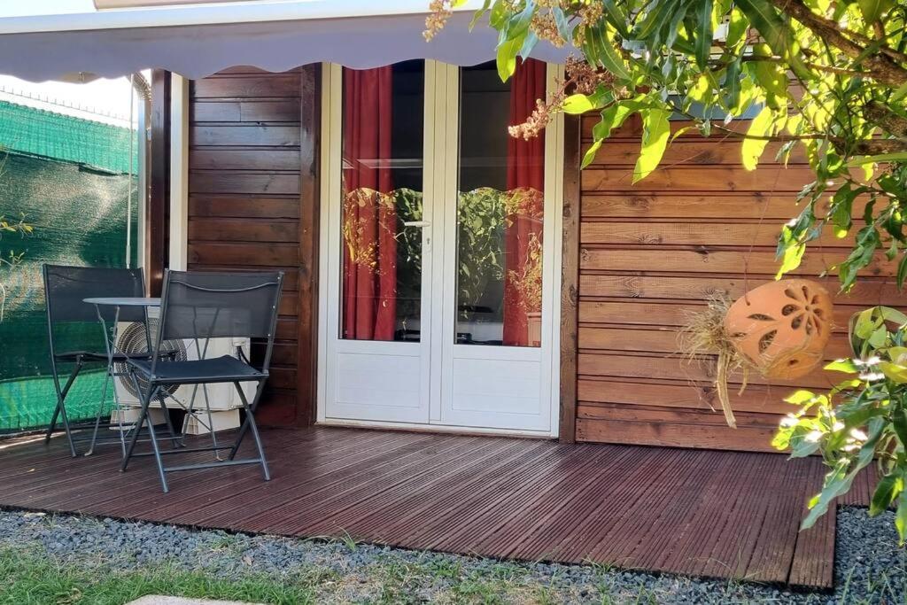 Patio nebo venkovní prostory v ubytování Charmant studio d'invité - Baie-Mahault