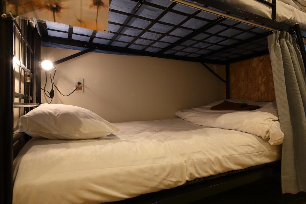 Postel nebo postele na pokoji v ubytování Hiroei Hostel