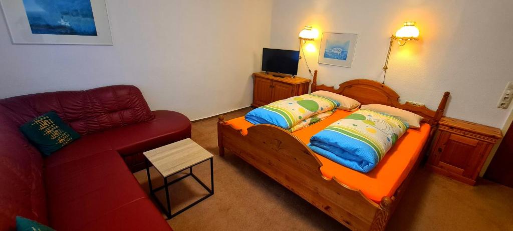 Postel nebo postele na pokoji v ubytování Hotel garni Am Hochwald