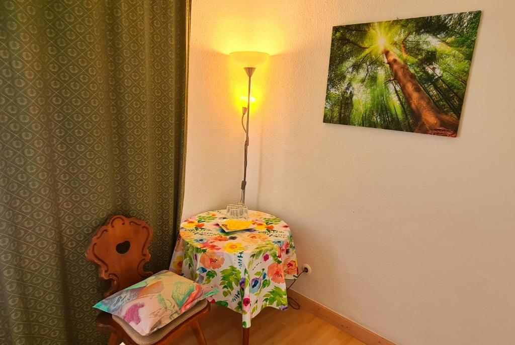 Postel nebo postele na pokoji v ubytování Hotel garni Am Hochwald