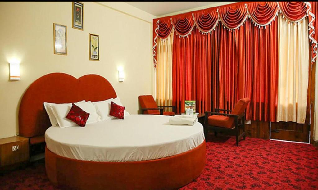 Postel nebo postele na pokoji v ubytování MHA hotel ever green manali