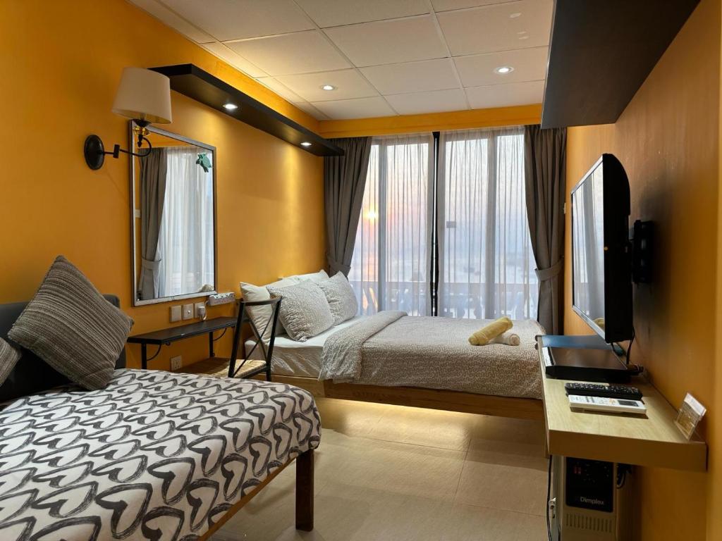 Bali Holiday Resort - Harbor View Triple Room With Balcony And Kitchen