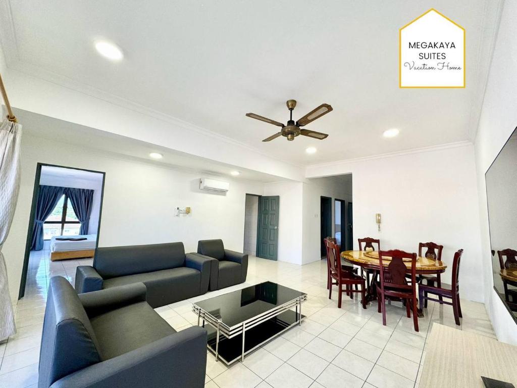 Posezení v ubytování 6 BEDROOMS PENTHOUSE MARINA COURT CITY CENTRE - 19pax