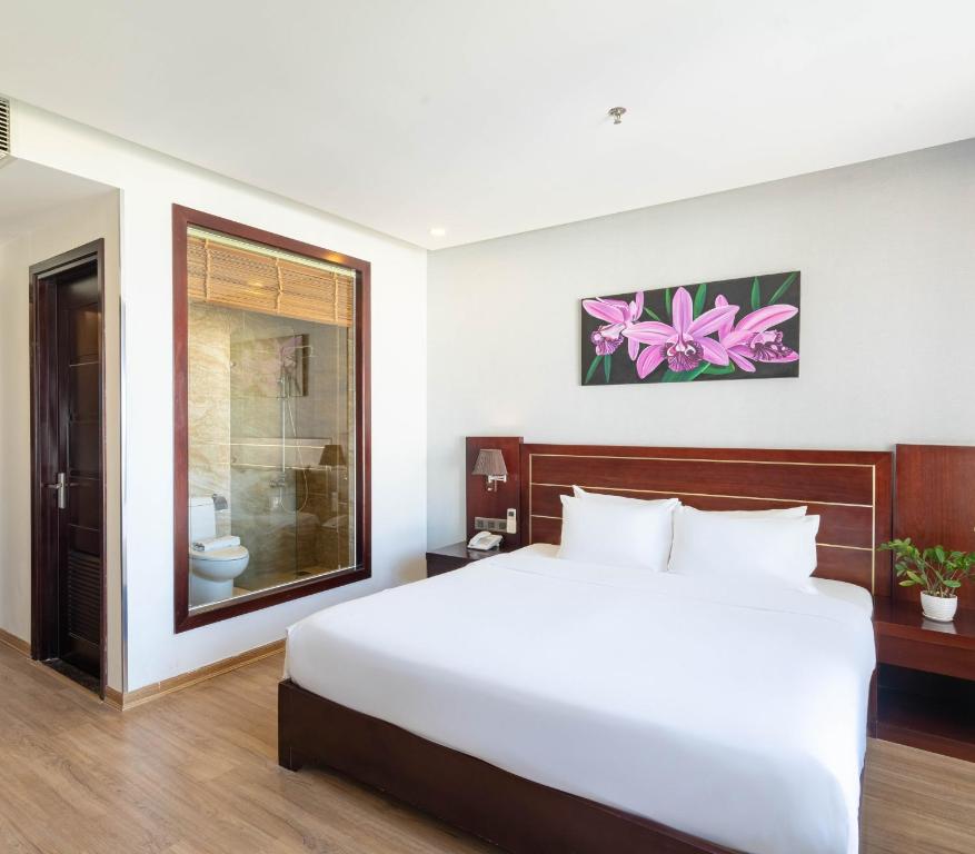 Phòng Deluxe Giường Đôi Nhìn Ra Thành Phố