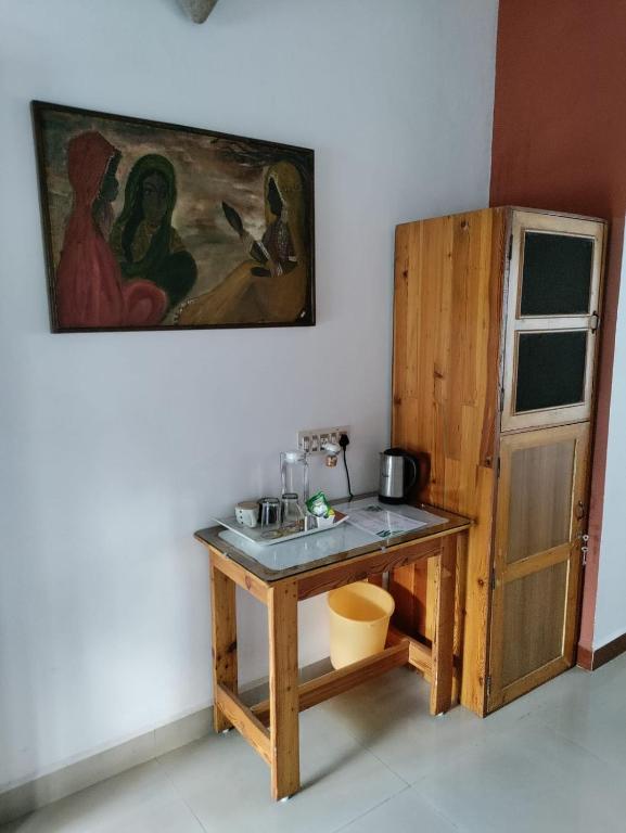 Příslušenství pro přípravu čaje a kávy v ubytování Inn Pondiville Forest Retreat