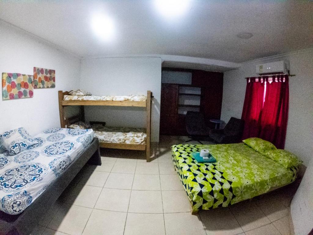 Postel nebo postele na pokoji v ubytování Nahimara Champeta Hostel