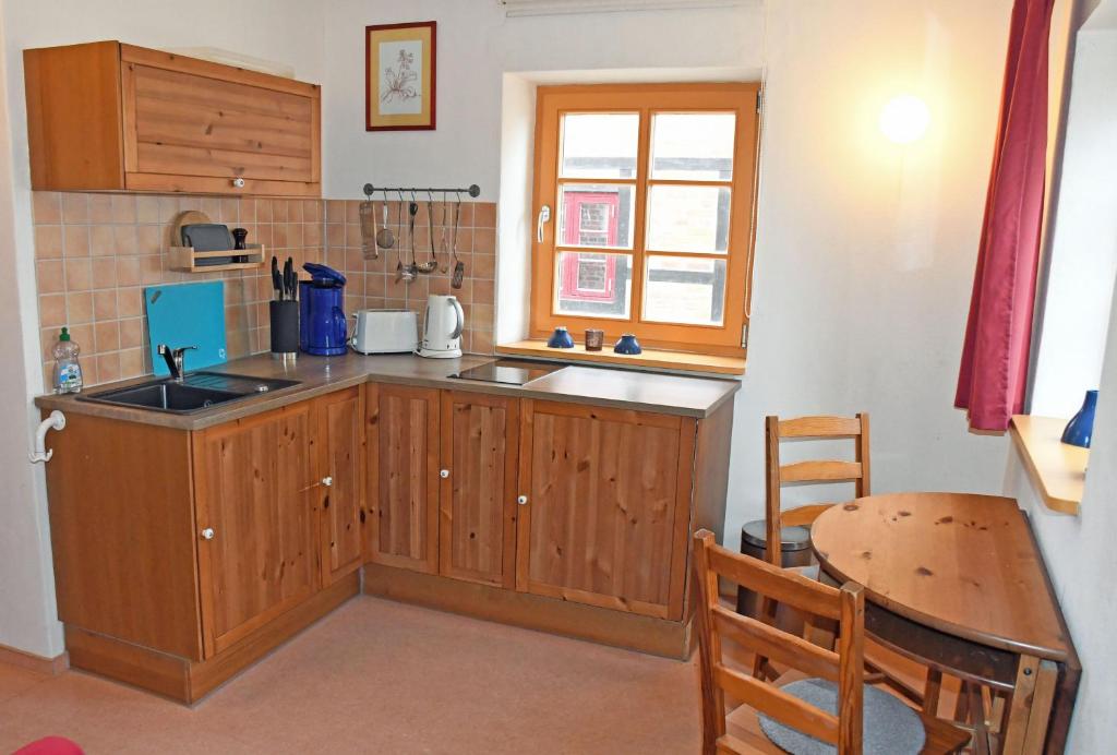 Kuchyň nebo kuchyňský kout v ubytování Haus am Hoeft in Gager mit Seeblick