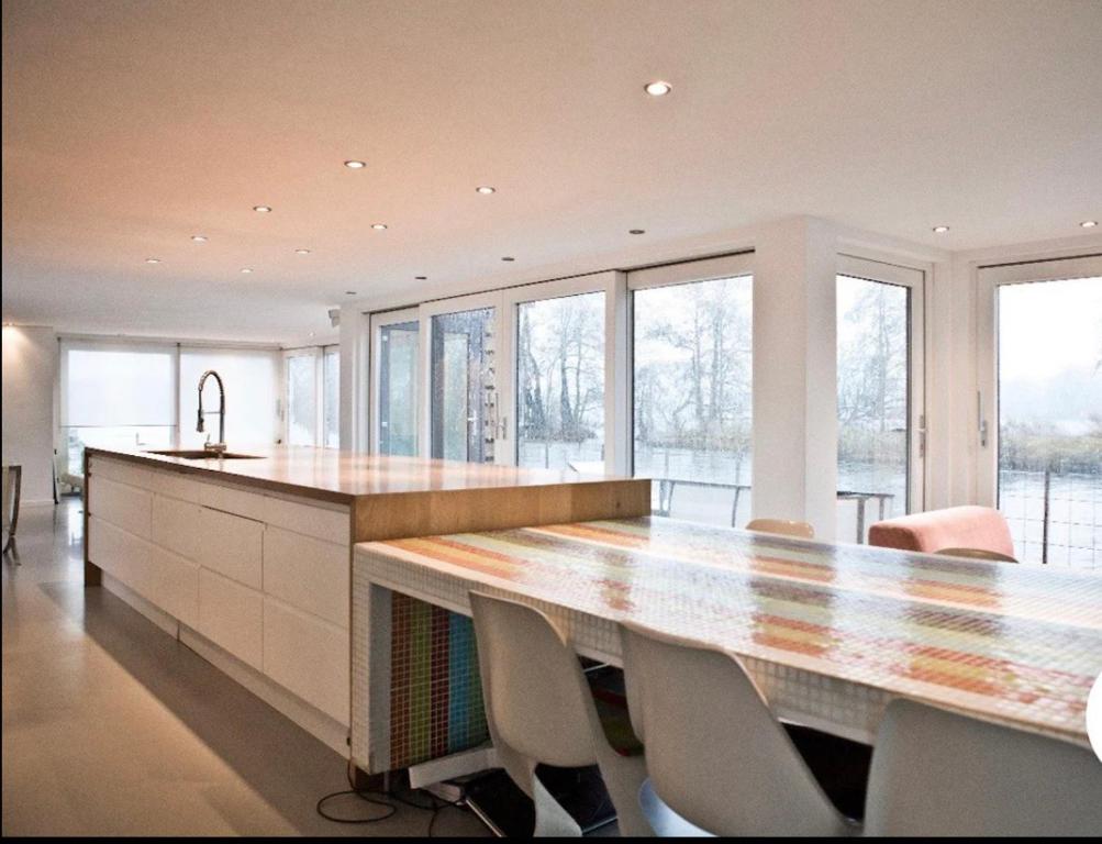 Afbeelding uit fotogalerij van FLOATING Villa in Vreeland