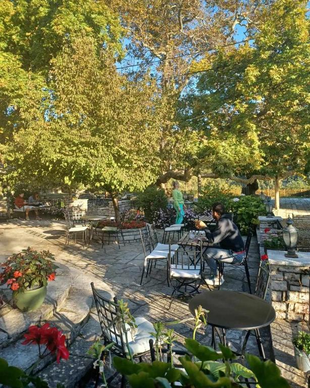 A garden outside En Chora Vezitsa