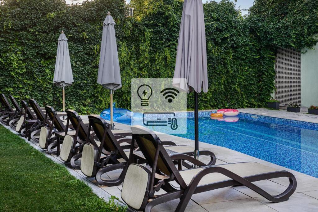 Bazén v ubytování Villa Pinia Eco-hotel nebo v jeho okolí