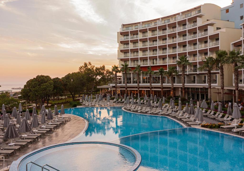 Bazén v ubytování Akra Sorgun Tui Blue Sensatori - Ultra All Inclusive nebo v jeho okolí