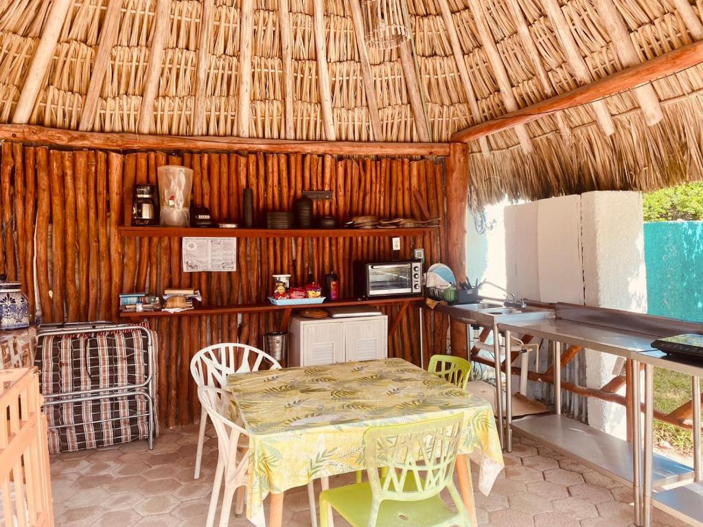 Kuchyň nebo kuchyňský kout v ubytování Cabanas Jaalkab