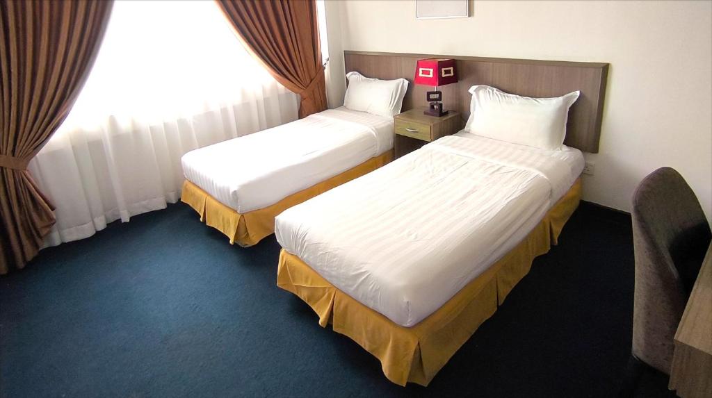 Postel nebo postele na pokoji v ubytování Jubilee Hotel