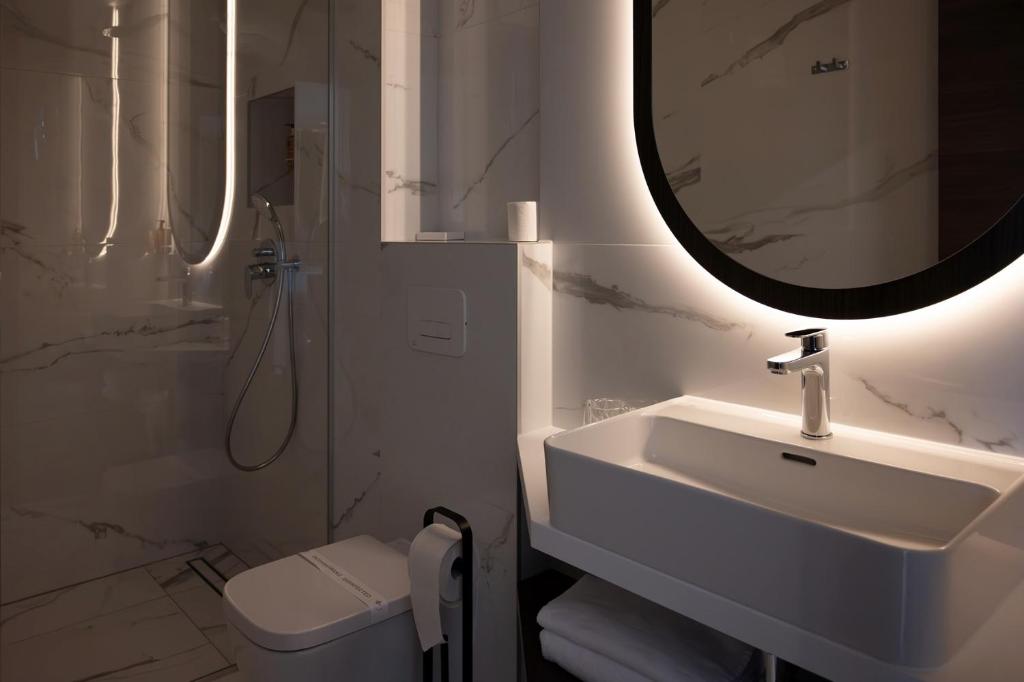 Koupelna v ubytování Diamond Hotel