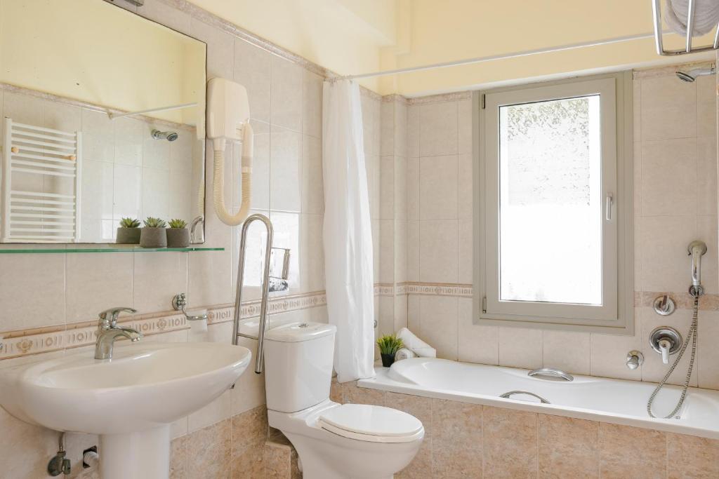 Belle View Hotel - Sea View & Sunset - Classic Triple Room