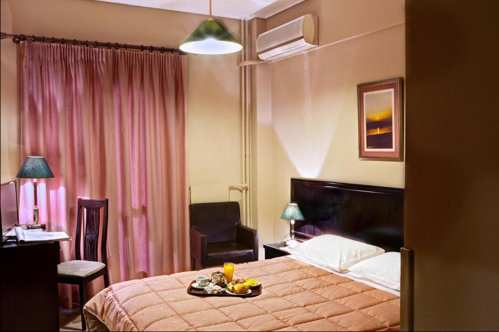 Postel nebo postele na pokoji v ubytování Nicola Hotel