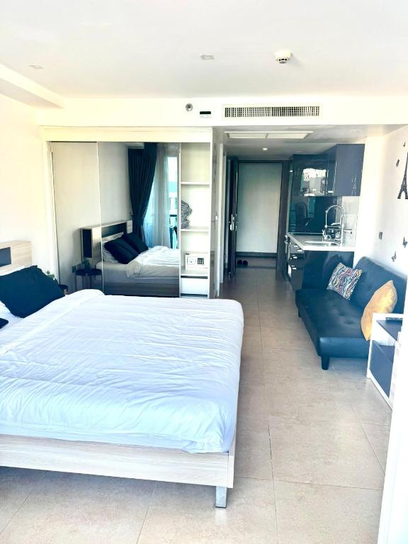 Postel nebo postele na pokoji v ubytování Centara Pattaya Apartment