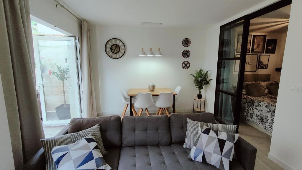 Et opholdsområde på Apartamento Bellaluz 0505 Resort Golf La Manga Club