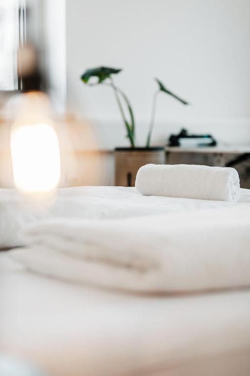 Postel nebo postele na pokoji v ubytování Shared-LiveWork Suites