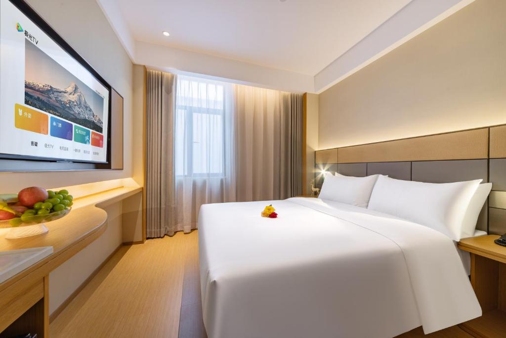 Postel nebo postele na pokoji v ubytování Yibo Hotel - Pazhou Convention and Exhibition Center - Walking distance to Canton Fair