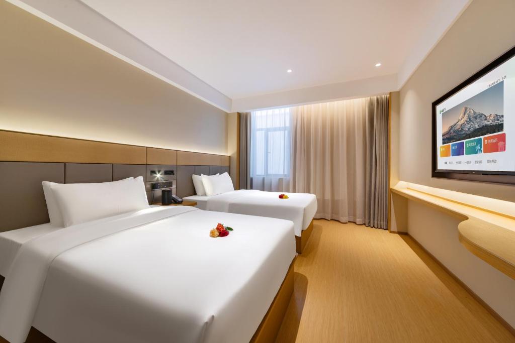 Postel nebo postele na pokoji v ubytování Yibo Hotel - Pazhou Convention and Exhibition Center - Walking distance to Canton Fair