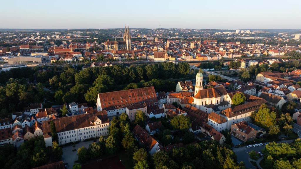 Nespecifikovaný výhled na destinaci Řezno nebo výhled na město při pohledu z hotelu