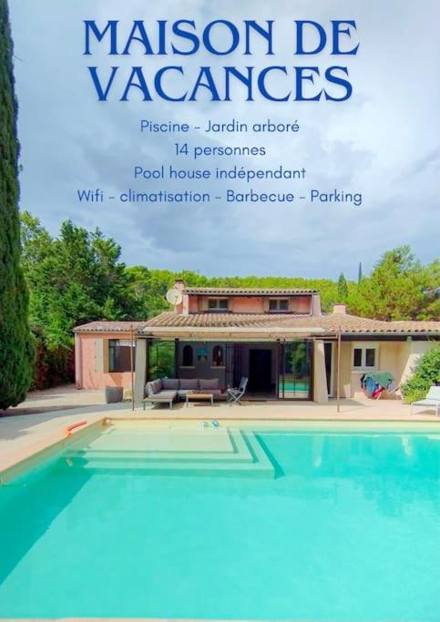 une couverture magazine d'une maison avec piscine dans l'établissement Maison de campagne avec Piscine, à Pernes-les-Fontaines