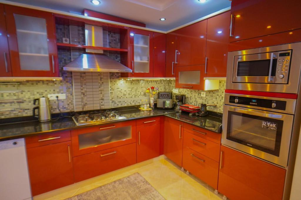 A kitchen or kitchenette at Villa SOLEMARE DEMRE