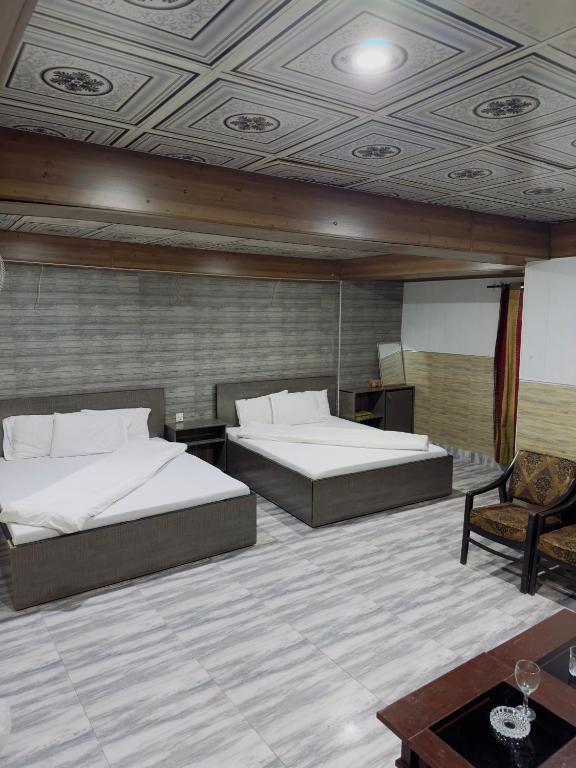 But Hotel & Tourist Inn - Tweepersoonskamer Met Eigen Badkamer