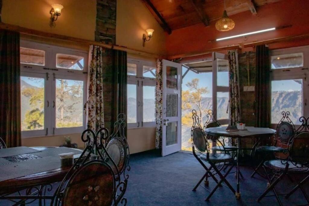 Gallery image of Binsar View Boutique Room l Mountain Hideout in Binsar