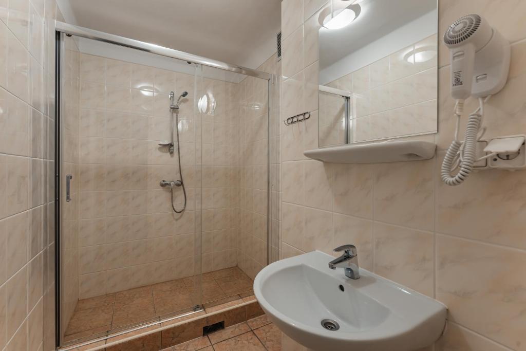 Rewita Solina - Habitación Triple Estándar