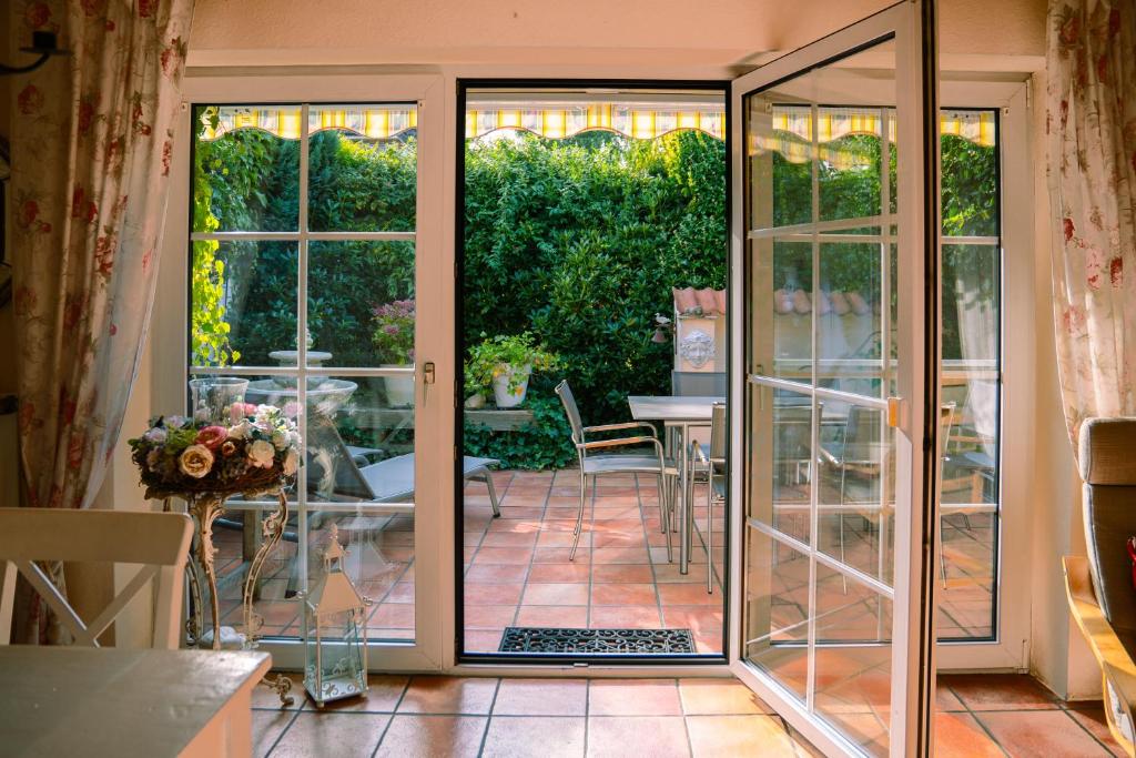Balkón nebo terasa v ubytování Ferienhaus Jadeblick I I