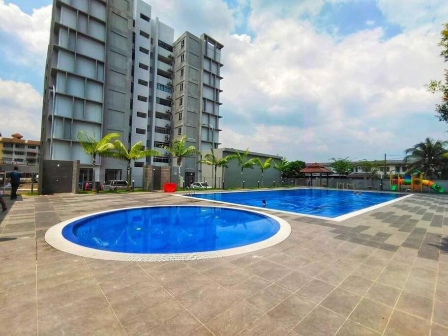 Πισίνα στο ή κοντά στο Rumah Surya 4 Bedrooms Bangi Kajang