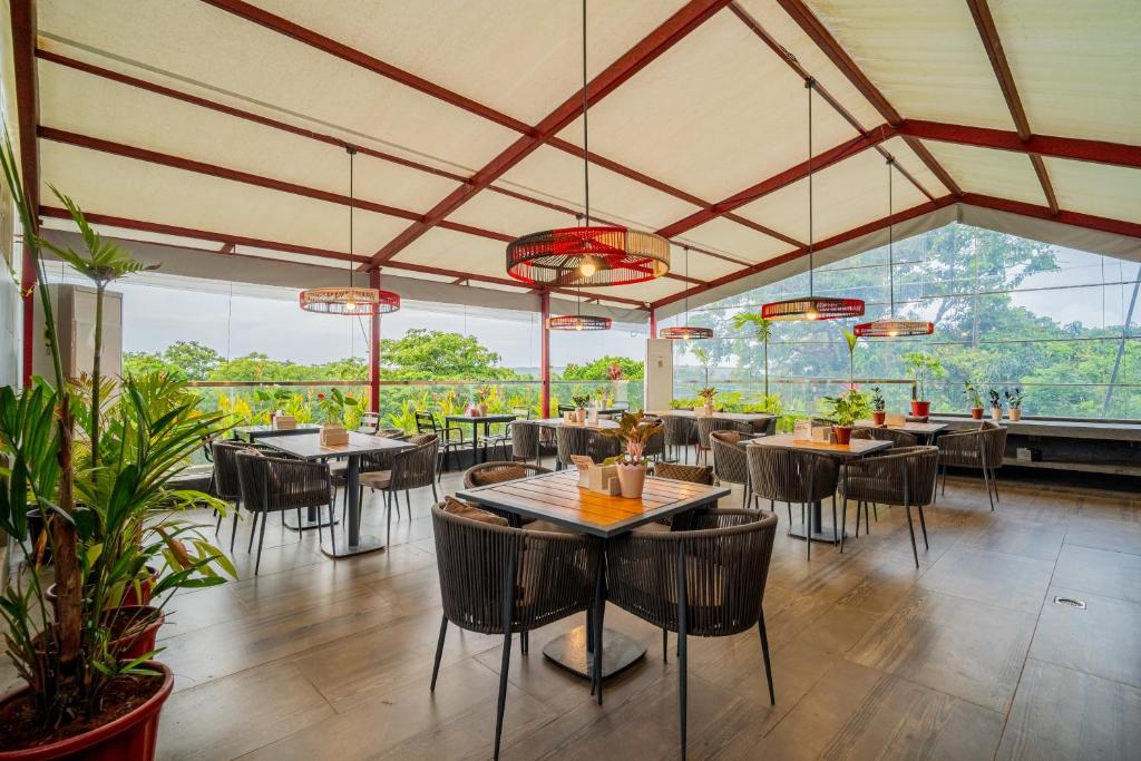 Restaurace v ubytování The Hosteller Bam Goa, Assagao - Poshtel