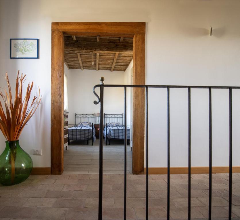 a hallway with a gate and a vase at La Casa di Pan in Bullicame
