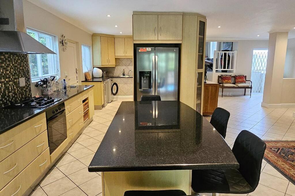 Large 3 x Bedroom Garden Oasis! - Image 17