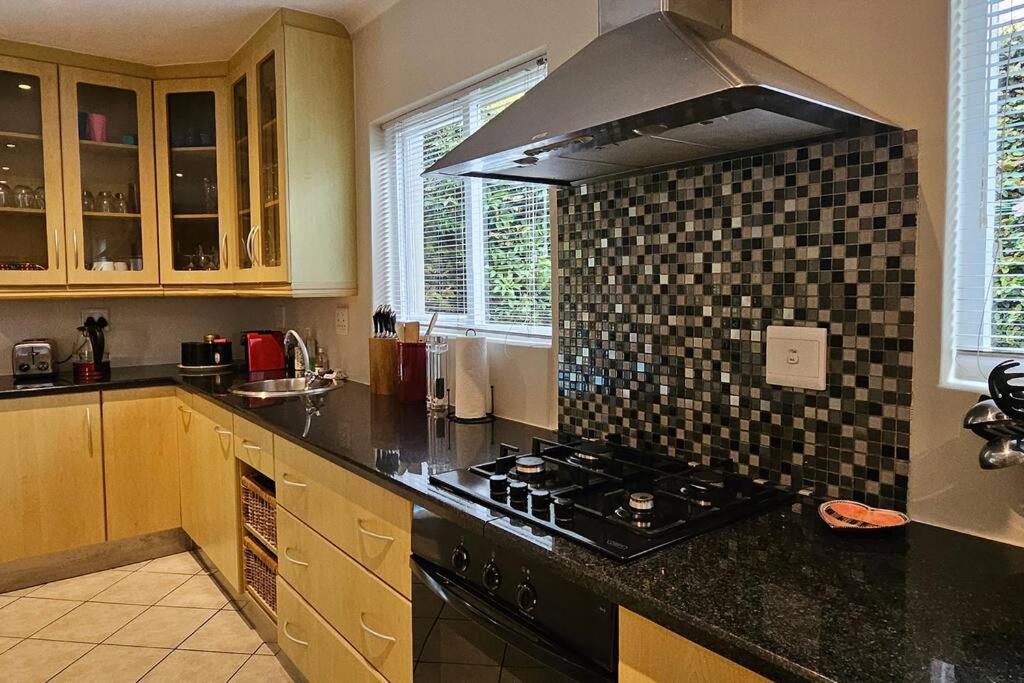 Large 3 x Bedroom Garden Oasis! - Image 18