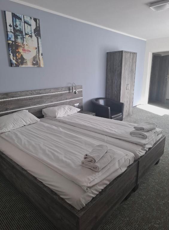 Posteľ alebo postele v izbe v ubytovaní Hotel Giżycko