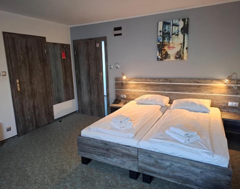 Posteľ alebo postele v izbe v ubytovaní Hotel Giżycko
