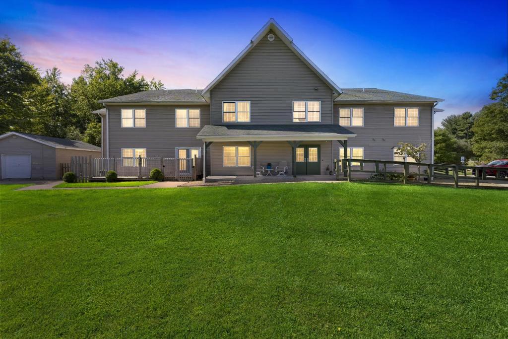 a large house with a large yard with green grass at Green Goose Lodge in Waterford