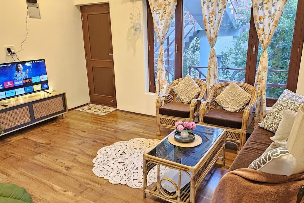 โทรทัศน์และ/หรือระบบความบันเทิงของ 3 Bedroom Farm Stay Near Leh Market