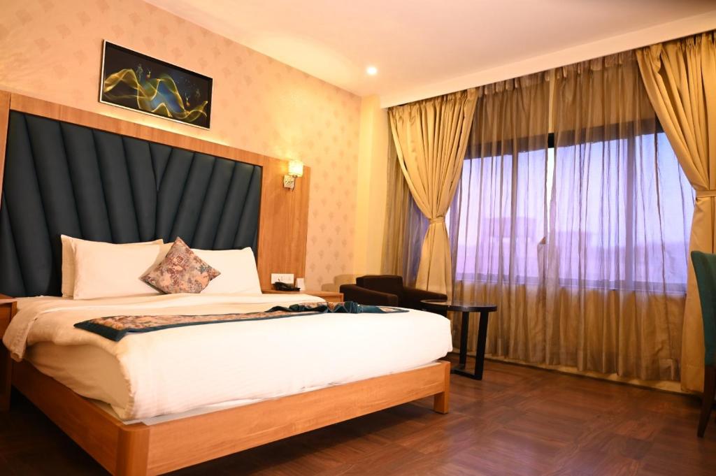 Postel nebo postele na pokoji v ubytování The Fern Residency Kolkata