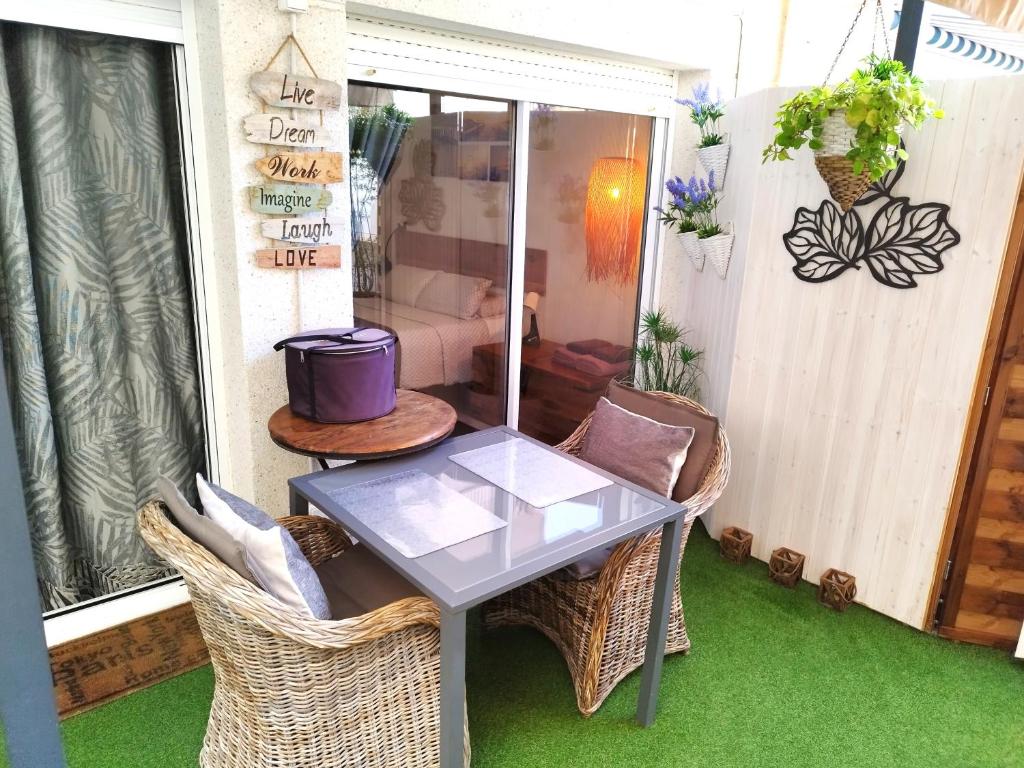 Posezení v ubytování APARTMENT BIG PRIVAT TERRACE CALAFELL BEACH FREE Parking