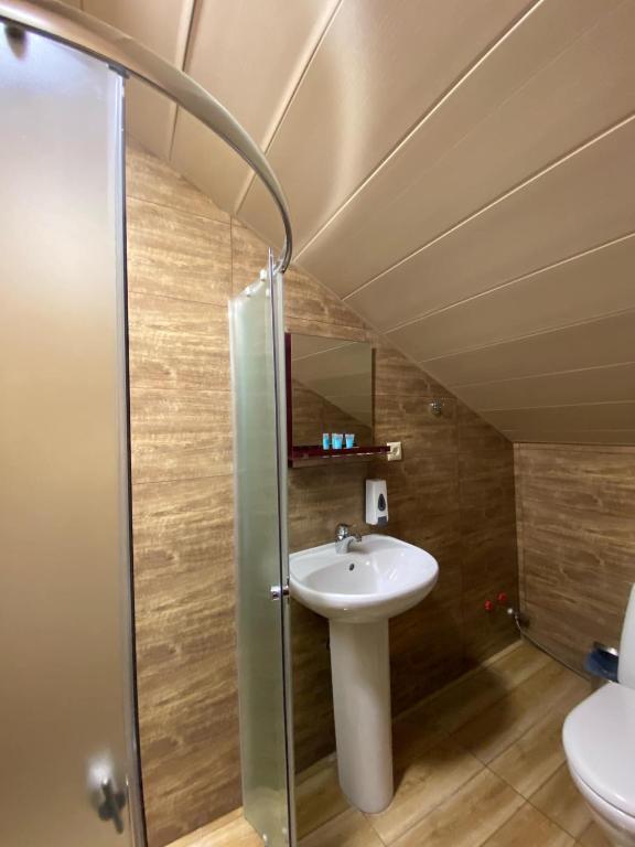 Koupelna v ubytování 8 rooms