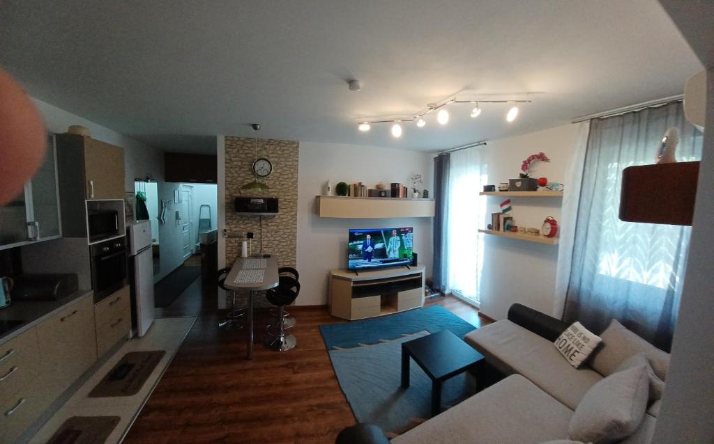 Hunyadi Apartman 6724 Szeged, 7 Hunyadi tér kép - 1